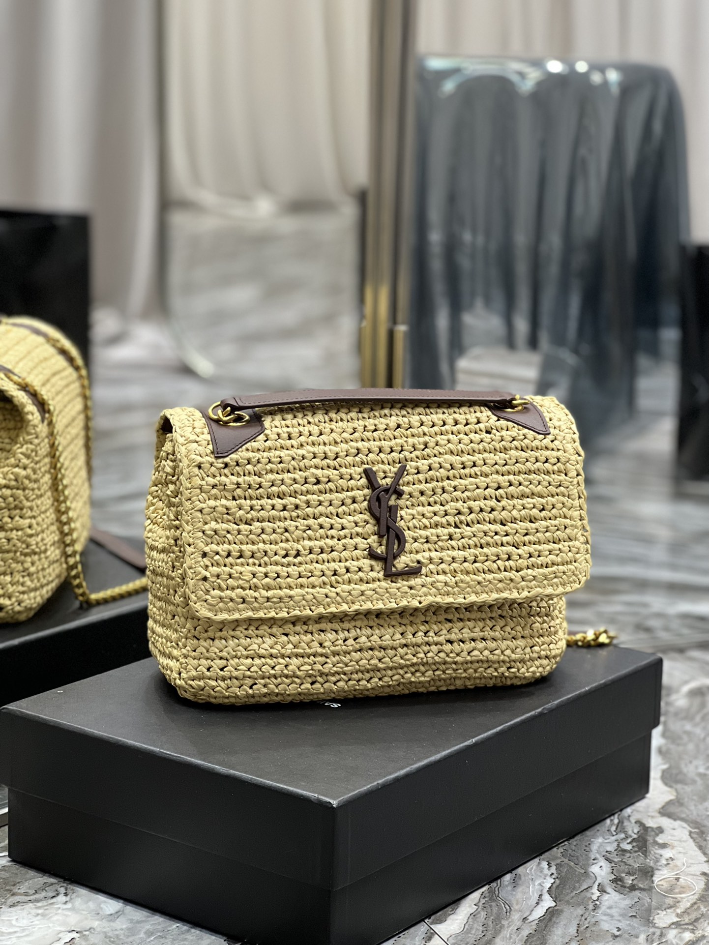 NIKI MEDIUM CHAIN BAG in raffia and leather