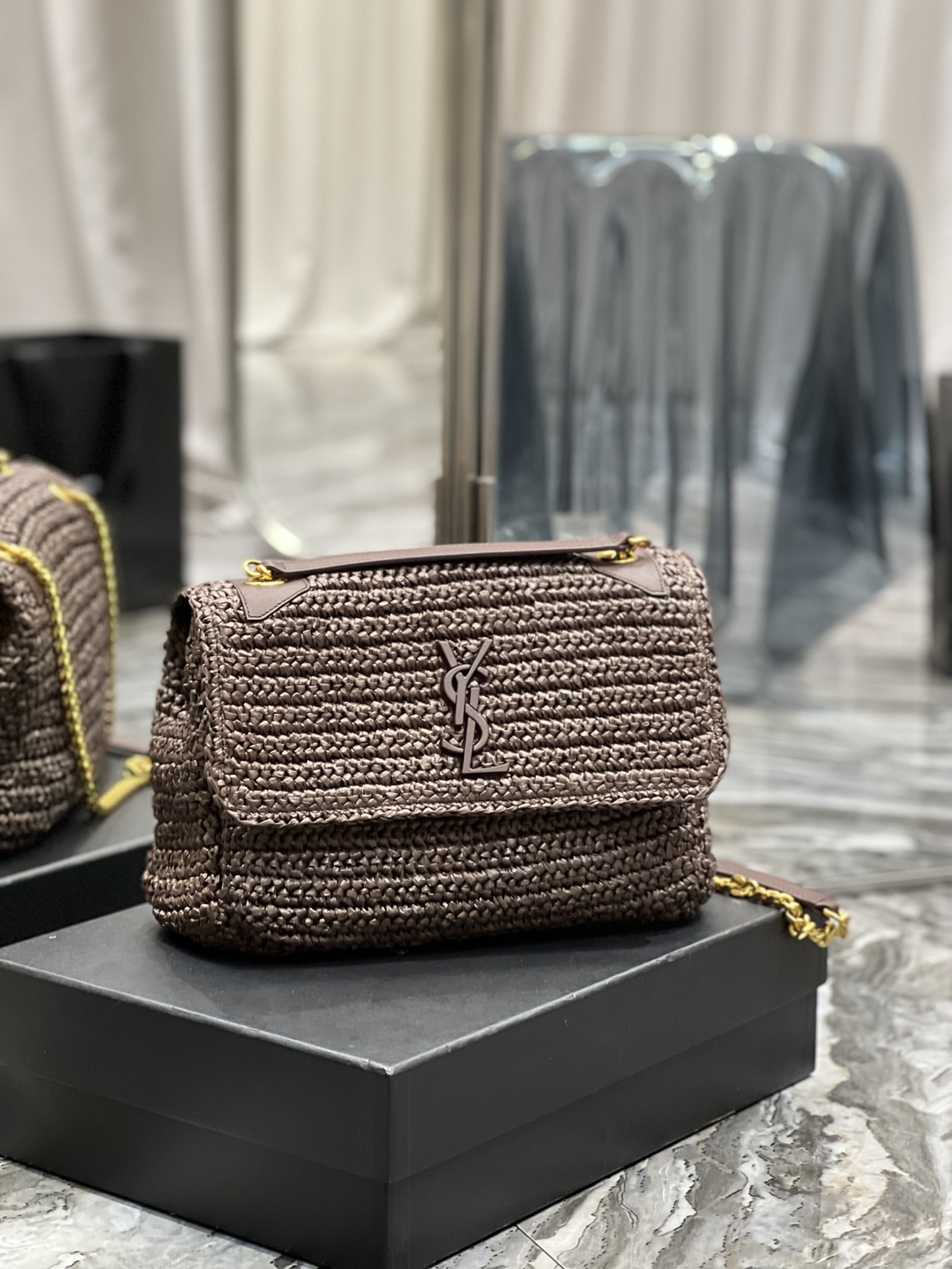 NIKI MEDIUM CHAIN BAG in raffia and leather